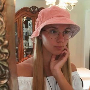 Meet your Posher, Isabel